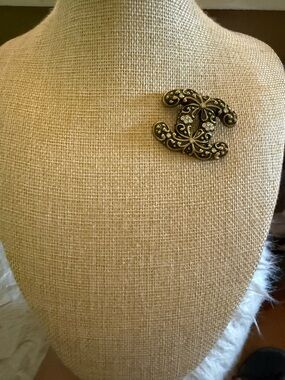 Gold Filigree Floral Brooch